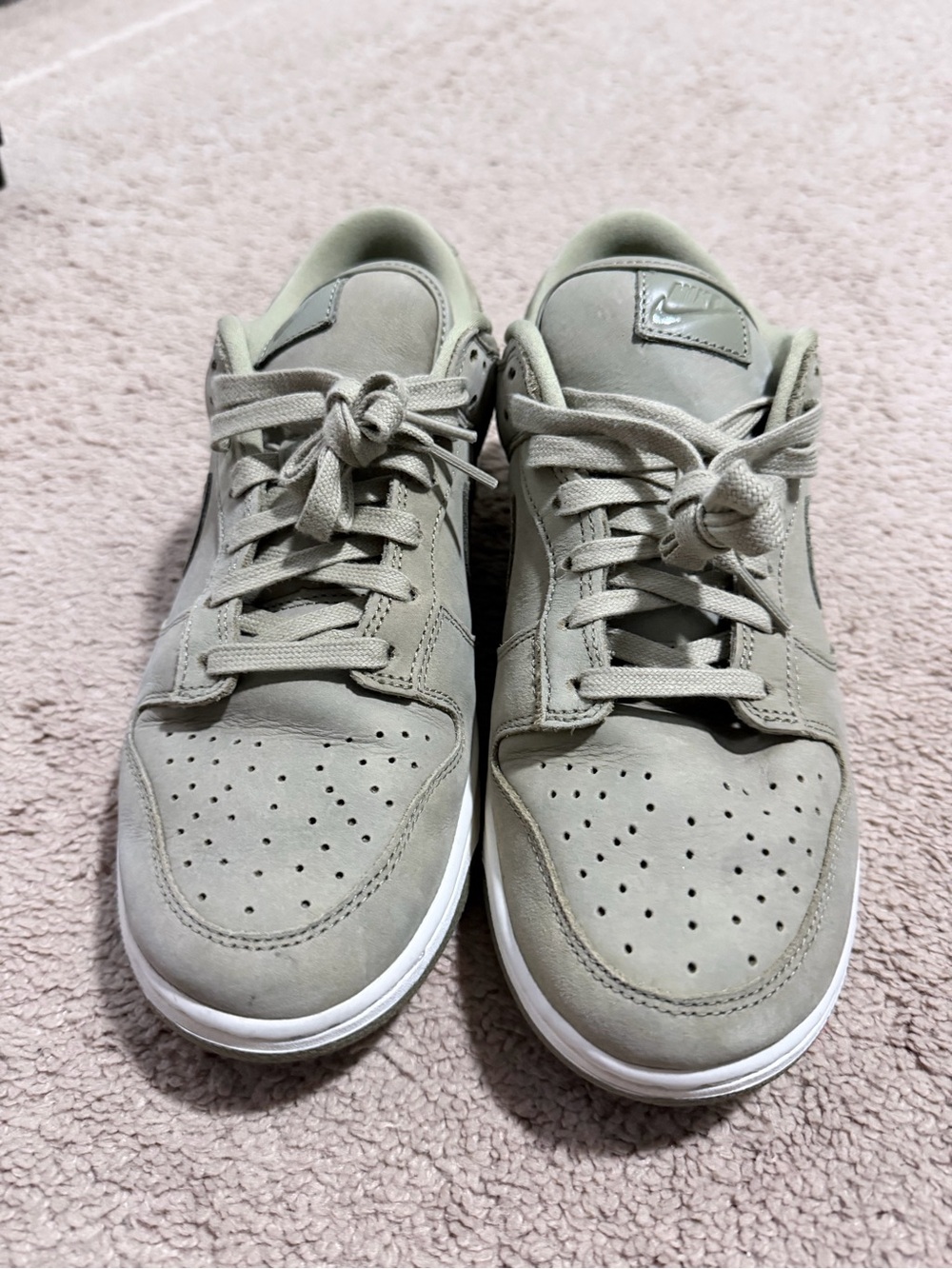Women’s Dunk Low Premiums